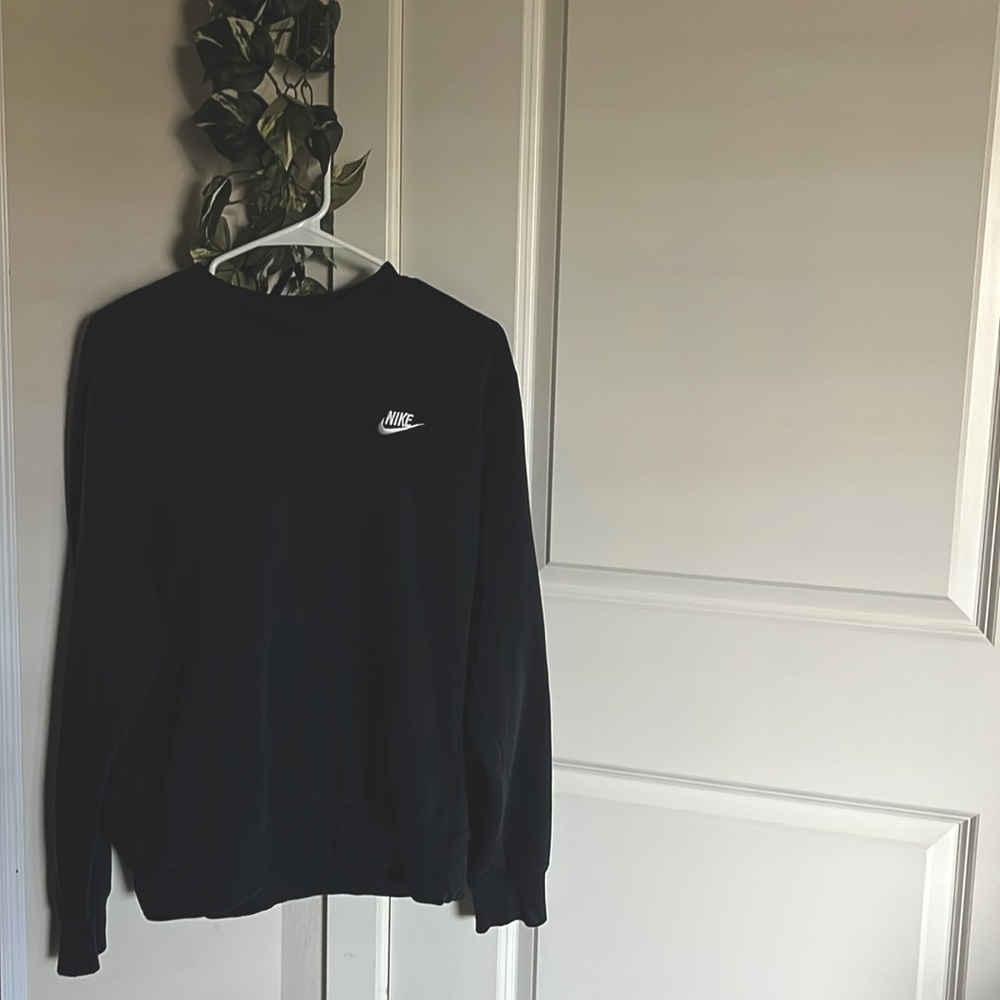 Black Nike Crewneck Sweater size medium in mens